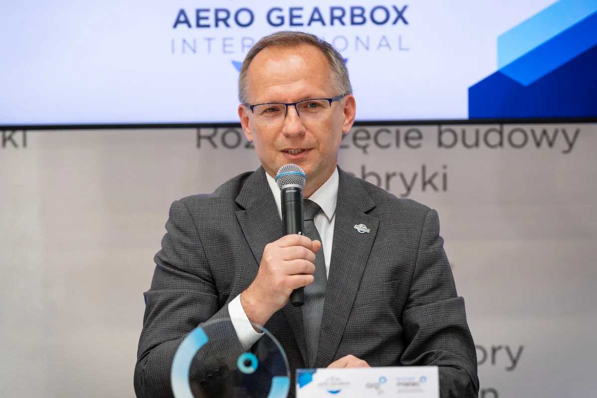 Przemówienie przedstawiciela Aero Gearbox International podczas konferencji dotyczącej strategicznej inwestycji firmy oraz rozwoju sektora lotniczego na Podkarpaciu.