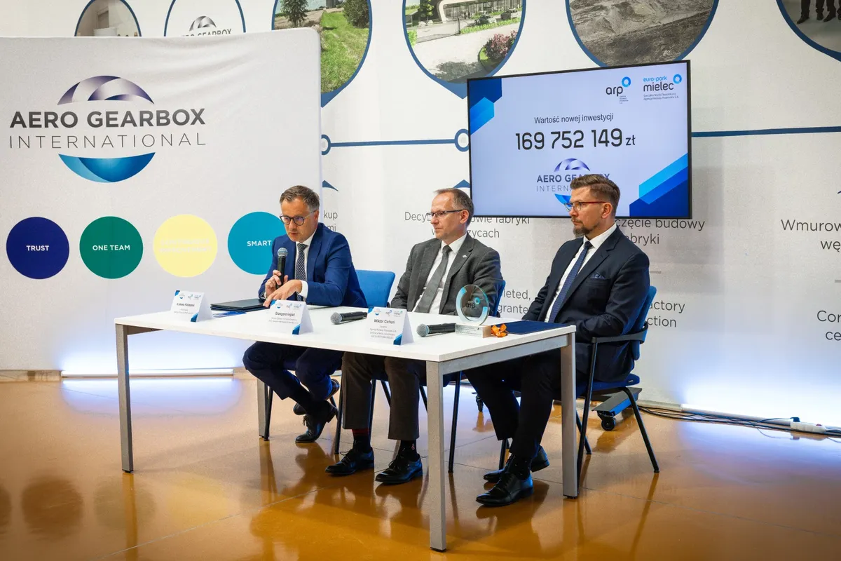 Konferencja prasowa Aero Gearbox International w Ropczycach poświęcona inwestycji o wartości blisko 170 mln zł, realizowanej przy wsparciu Agencji Rozwoju Przemysłu i SSE EURO-PARK MIELEC.