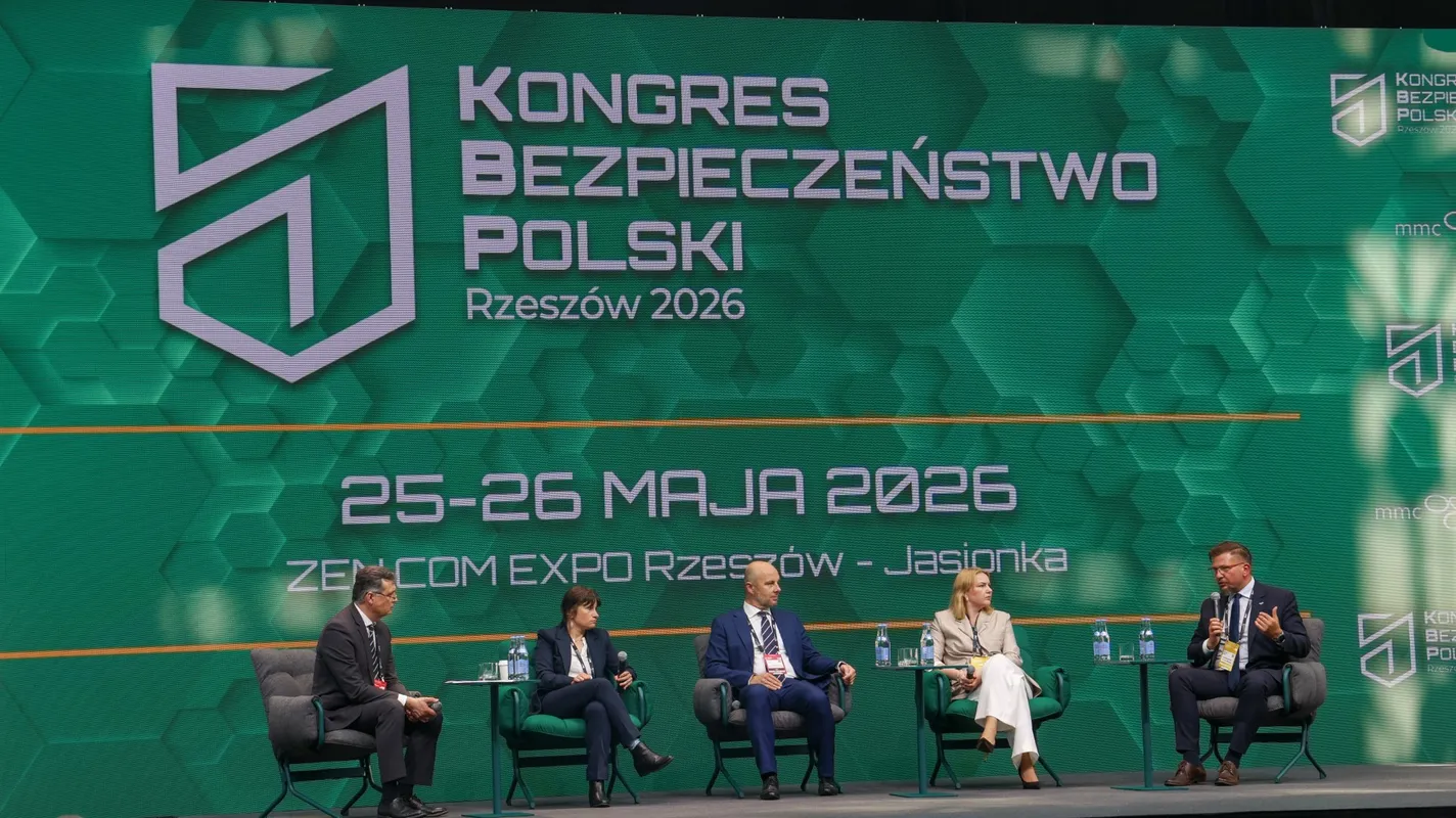 Panel dyskusyjny Kongresu Bezpieczeństwo Polski 2026 w ZEN.COM Expo Rzeszów-Jasionka z udziałem przedstawicieli administracji i biznesu.