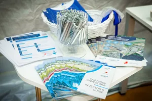 Materiały informacyjne i poradniki dla inwestorów przygotowane przez ARP oraz SSE EURO-PARK MIELEC podczas konferencji poświęconej inwestycji Aero Gearbox International.