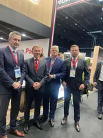 Prezes Zarządu ARP S.A., Wiceprezes Zarządu ARP S.A. oraz dyrektorzy oddziałów Tarnobrzeg i Mielec podczas Ukraine Recovery Conference 2026 w Gdańsku